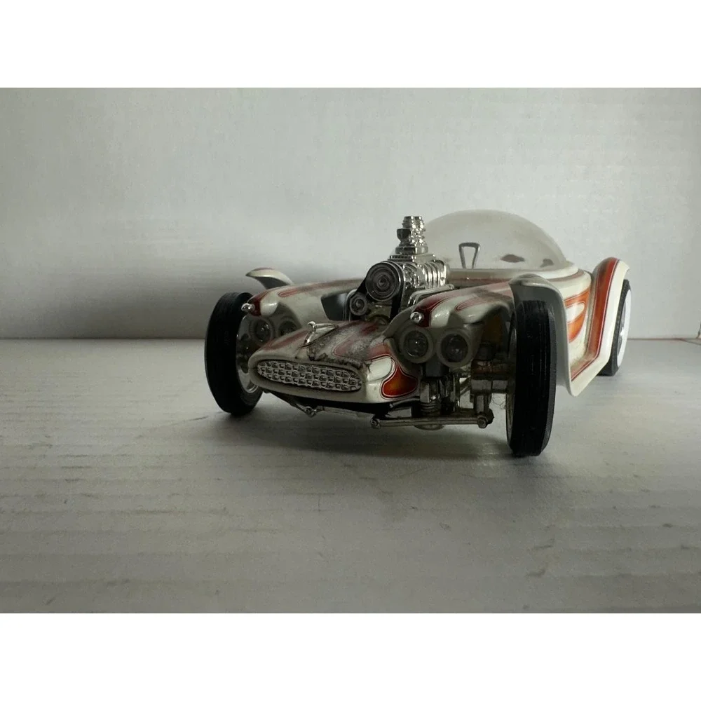 Mattel Beatnik Bandit Diecast Car White Red 2001 Toy Vehicle